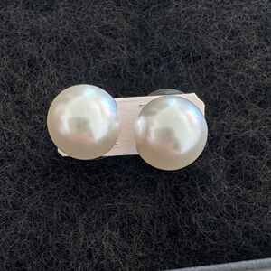 Elegant White Pearl Stud Earrings NEW